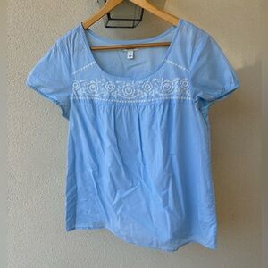 LNC beautiful short sleeve baby blue Old Navy peasant top with embroidery size S